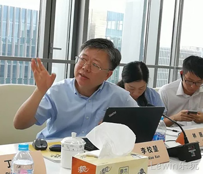 李校堃校▲长和黄成☆钢教授发✩言 李校堃校⊙长和黄成♧♧钢教授发△言